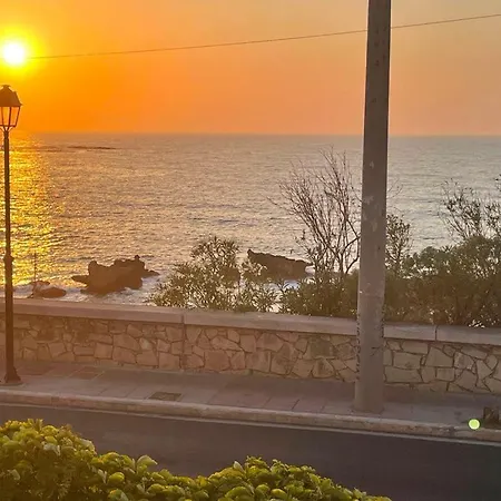 Naos-sea Front Vacation By Chania Center *