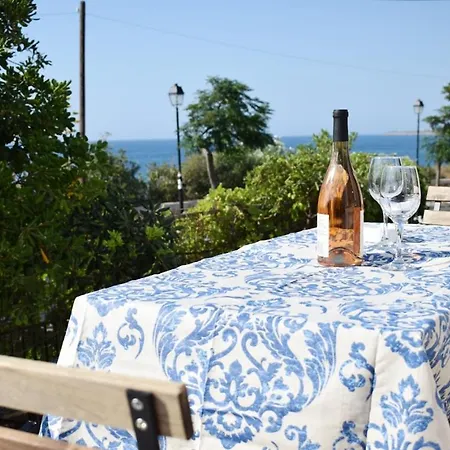 Naos-sea Front Vacation By Chania Center Дом отдыха Ханья