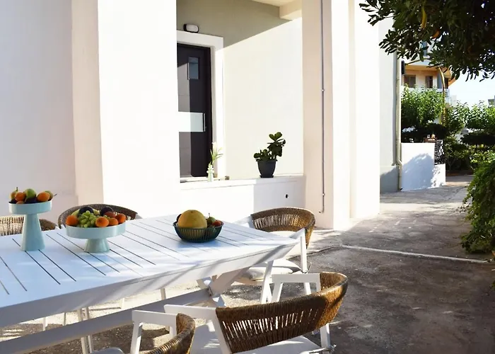 Будинок відпочинку Naos-sea Front Vacation By Chania Center