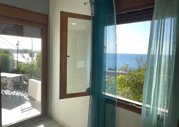 Будинок відпочинку Naos-sea Front Vacation By Chania Center